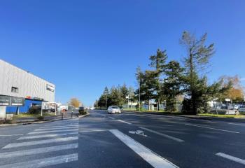Location local commercial Saint-Herblain (44800) - 450 m²  à Saint-Herblain - 44800