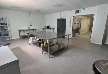 Location entrepôt - Proche A12 et RER C  à Buc - 78530