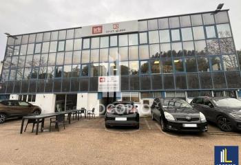 Location entrepôt - Proche autoroutes et terrain de 13 000 m²