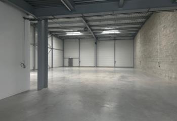 Location entrepôt - Proximité A86 et RER D