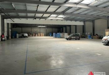 Location entrepôt - Proximité rocade et bus  au Haillan - 33185