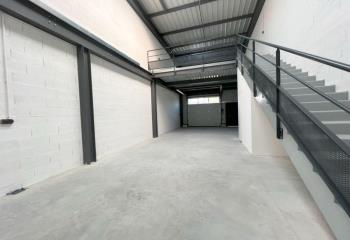 Location activité/entrepôt Les Clayes-sous-Bois (78340) - 130 m²