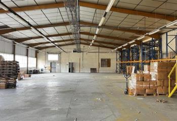 Location entrepôt - Proximité A140 et gare