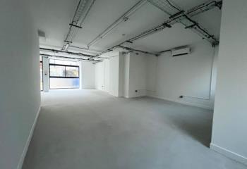 Location local d'activité - Proximité RER B et Périphérique  à Paris 13 - 75013
