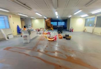 Entrepôt à la location à - Travaux de rafraichissement à prévoir  à Romagnat - 63540