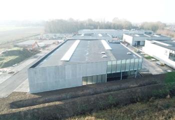 Location entrepôt - Proche Lille - 3 portes sectionnelles  à Roncq - 59223