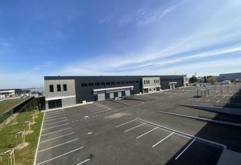 Location locaux d'activité - Proche aéroport Lyon Saint-Exupéry  à Saint-Bonnet-de-Mure - 69720