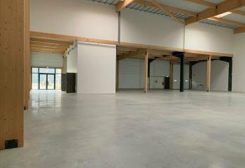 Location activité/entrepôt (69720) - 974 m²  à Saint-Bonnet-de-Mure - 69720