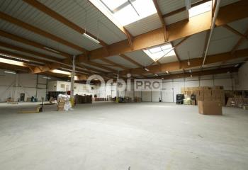 Location activité/entrepôt Saint-Quentin-Fallavier (38070) - 2400 m²  à Saint-Quentin-Fallavier - 38070