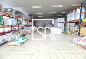 Location local d'activités - proche de la sortie d'autoroute A89  à Thiers - 63300
