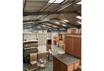 Location local d'activité à - Idéal stockage  à Vaulx-en-Velin - 69120