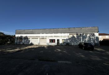 Location entrepôt - Proche périphérique et A43  à Vaulx-en-Velin - 69120