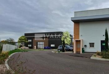 Louer entrepôts - Au coeur du quartier économique  à Villefranche-sur-Saône - 69400