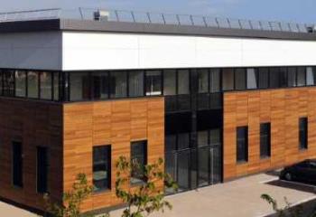 Cellule d'activité et bureaux à louer - Proximité RER C et A86