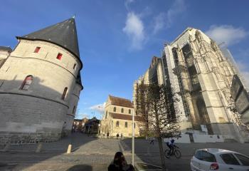 Vente de bureau avec vue sur la Cathédrale et le Palais