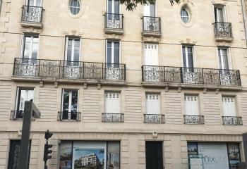 Vente bureaux - Tram ligne C au pied de l'immeuble  à Bordeaux - 33000