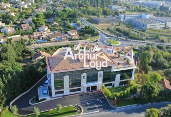 Bureaux à vendre proche A8 et commerces  à Grasse - 06130