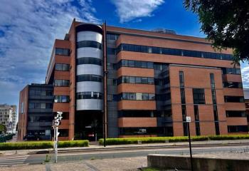 Vente bureaux - Proche RER C et Métro Mairie d'Ivry  à Ivry-sur-Seine - 94200