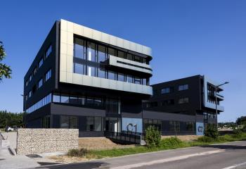 Vente bureaux - Proche autoroute A6 et A89, bus et gare  à Limonest - 69760
