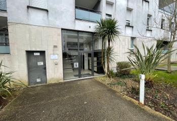 Vente de bureau en face de la POLYCLINIQUE  à Lormont - 33310