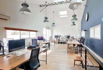 Vente bureaux duplex, proche Paris, avec terrasse et style industriel