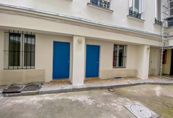 Bureau à vendre, proche métro République, immeuble ravalé