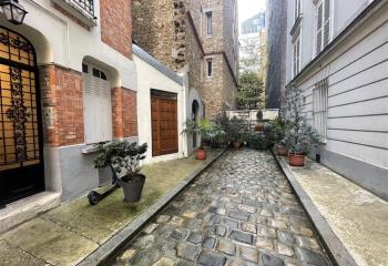 Bureau à vendre, proche métro Cambronne, accès privatif sur cour  à Paris 7 - 75007