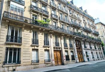 Vente bureaux - Proche métro Europe et RER Haussmann-Saint-Lazare  à Paris 8 - 75008