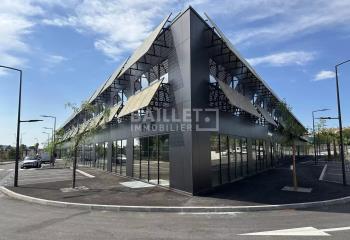 Vente bureaux, sortie A8, avec ascenseur et parking  à Puget-sur-Argens - 83480