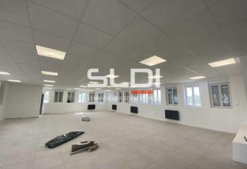 Vente de bureaux cuisine et montée d'escalier privatif  à Saint-Priest - 69800