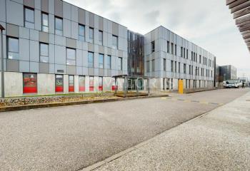 Vente bureaux, proche Parc Technologique, autoroutes A43 et A46  à Saint-Priest - 69800