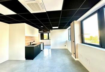 Vente bureau - Proche Parc des Sports de Thouars, 3 lignes de bus  à Talence - 33400