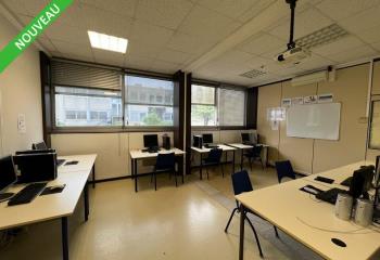Vente bureaux Est - Zone franche, stationnement facile