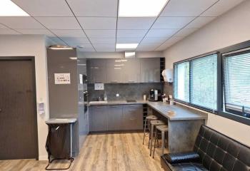 Vente bureaux, proche A62 et rocade, 9 parkings  à Villenave-d'Ornon - 33140