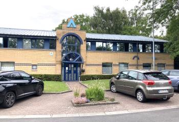Vente bureaux, proche route M700, 27 places de parking