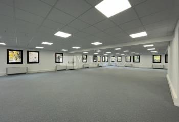 Vente bureaux - Proche tramway et périphérique Laurent Bonnevay  à Villeurbanne - 69100