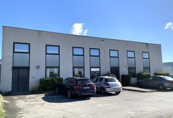 Local d'activité avec bureaux à vendre - Accès RN20, A64