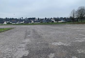 Terrain industriel, accès direct et pompes à essence  à Loches - 37600