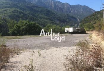 Terrain constructible - Proche ZI Carros et aéroport Nice  à Villars-sur-Var - 06710