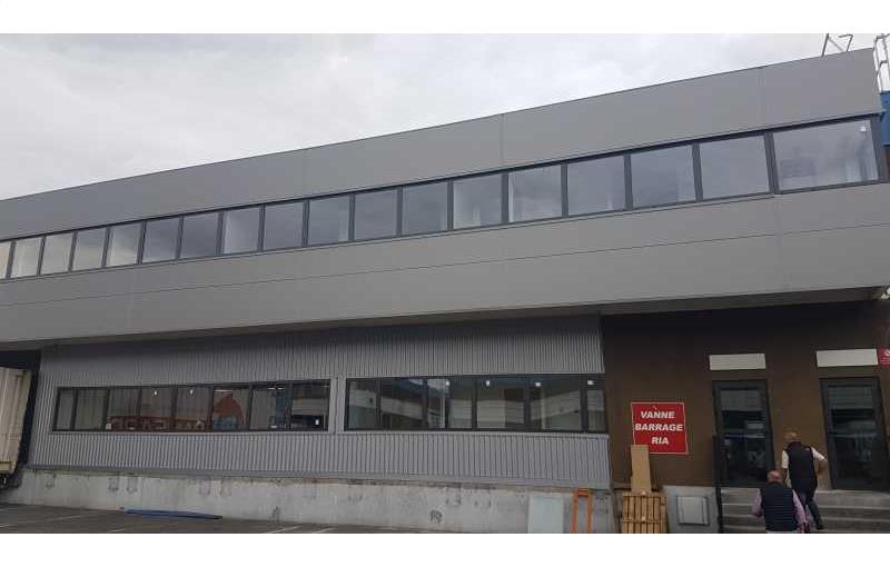 Location de bureau de 1 154 m² à Bruges - 33520 photo - 1