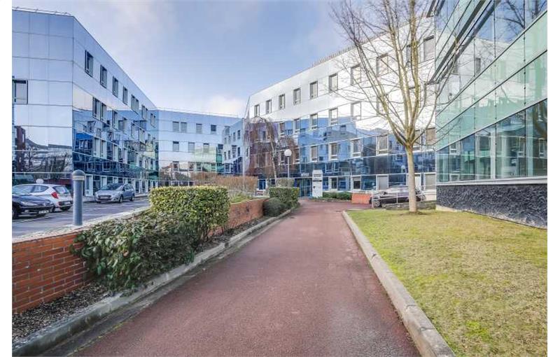 Location de bureau de 1 092 m² à Guyancourt - 78280 photo - 1