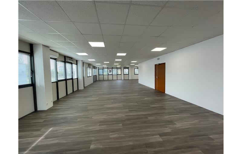 Location de bureau de 210 m² à La-Chapelle-sur-Erdre - 44240 photo - 1