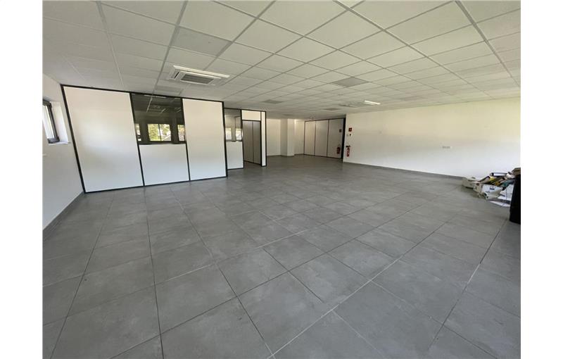 Location de bureau de 223 m² à La Motte-Servolex - 73290 photo - 1