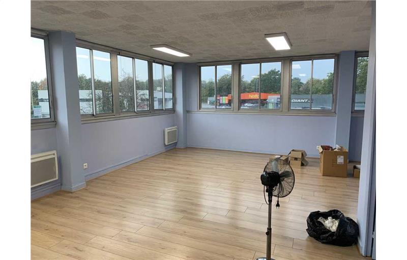 Location de bureau de 83 m² à Quimper - 29000 photo - 1