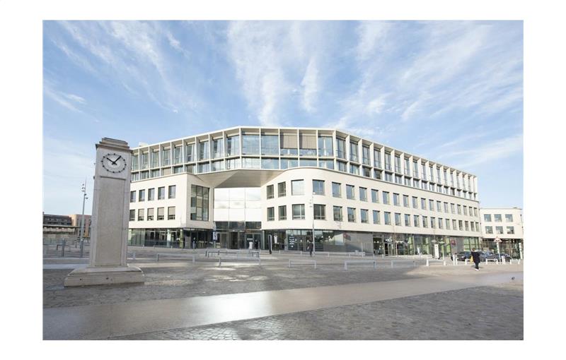Location de bureau de 978 m² à Versailles - 78000 photo - 1