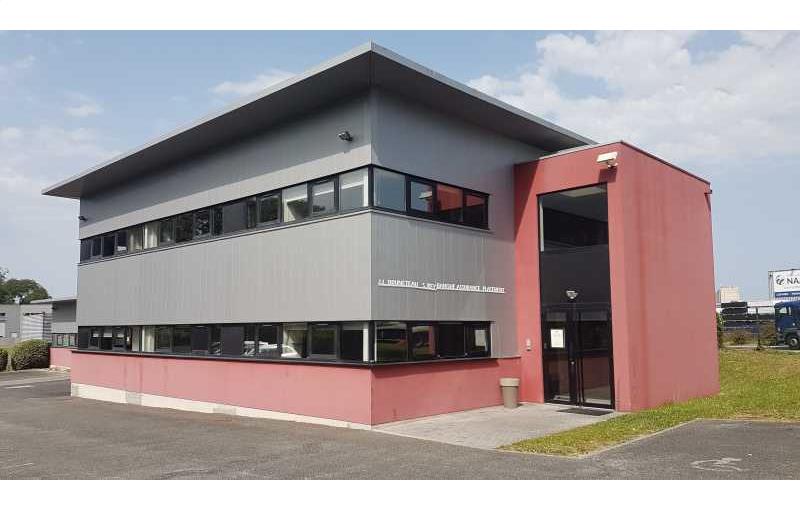 Location de bureau de 227 m² à Villenave-d'Ornon - 33140 photo - 1