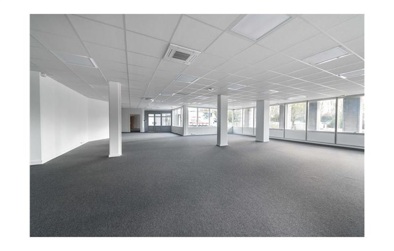 Location de bureau de 2 949 m² à Villepinte - 93420 photo - 1