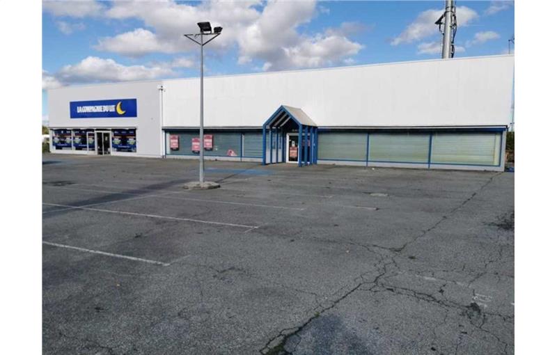 Location de local commercial de 825 m² à Lescar - 64230 photo - 1