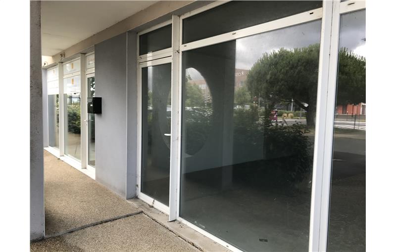 Location de local commercial de 143 m² à Trignac - 44570 photo - 1