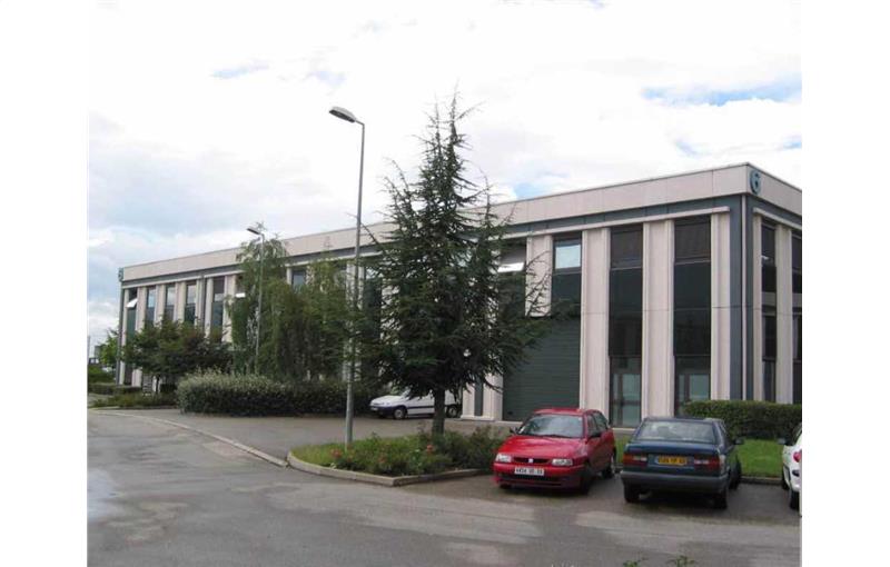 Location d'entrepôt de 3 991 m² à Limonest - 69760 photo - 1